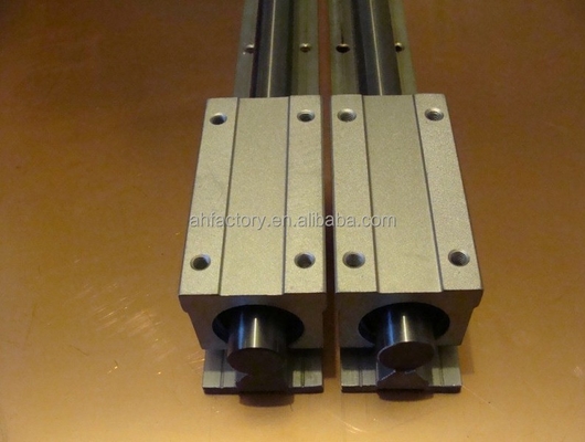 Le roulement à billes à mouvement linéaire SBR16LUU pour routeur CNC cage en cuivre de type long